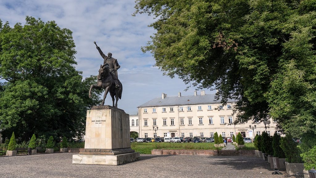 Pałac Zamoyskich oraz Pomnik Jana Zamoyskiego